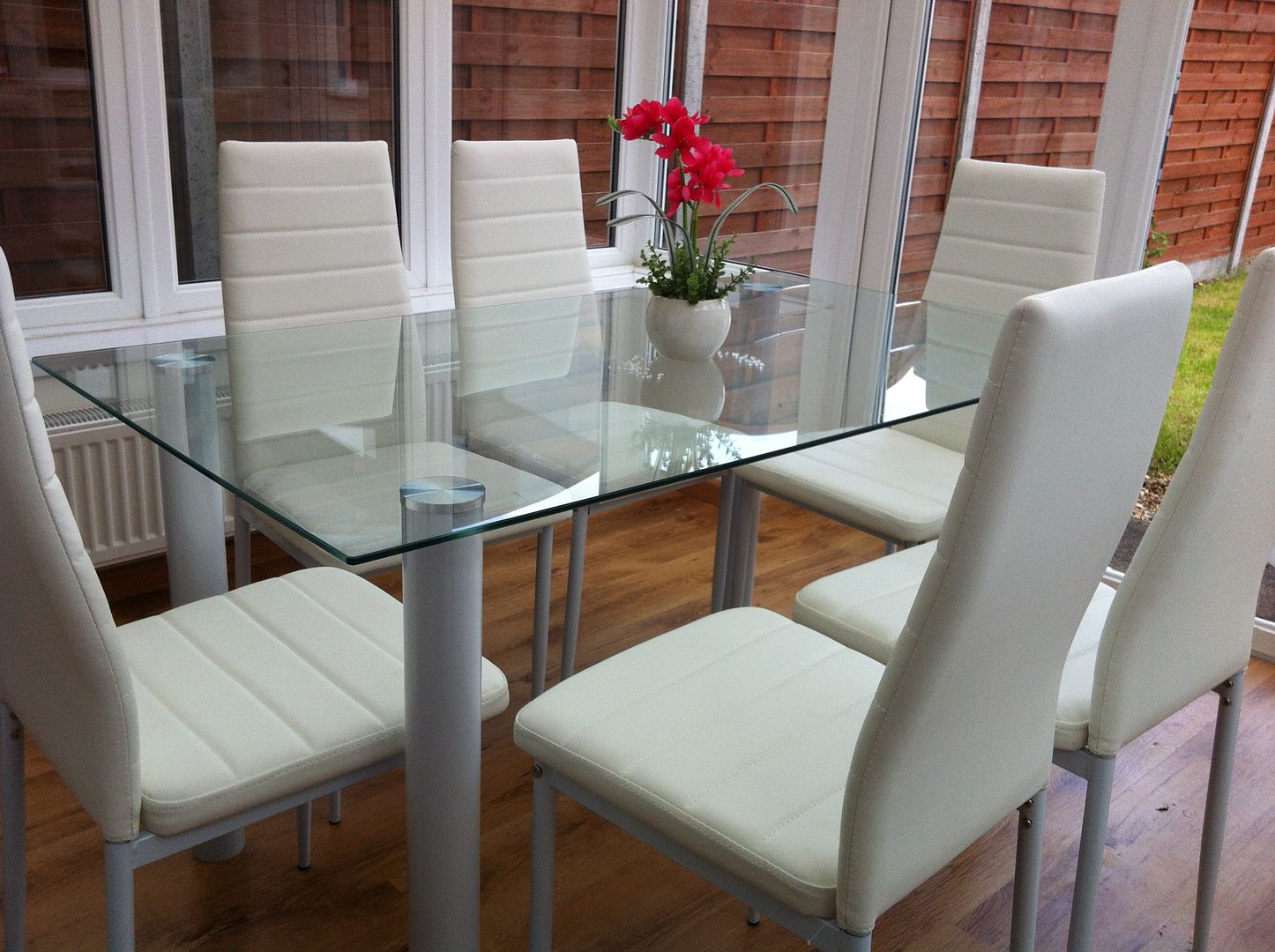 STUNNING GLASS DINING TABLE SET AND WITH 4 OR 6 FAUX LEATHER CHAIRS